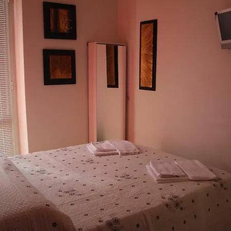 With 2 Bedrooms In La Spezia, With Terrace And Wifi - 12 Km Apartment *